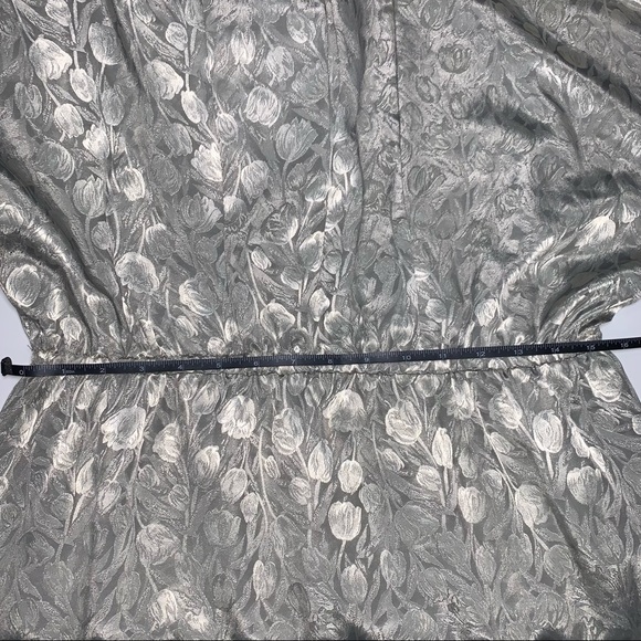 SEE NEW LISTING - Picture 4 of 12